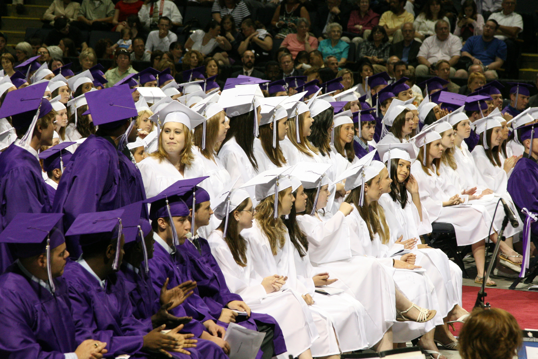 p-dhsgrad1-061009.jpg
