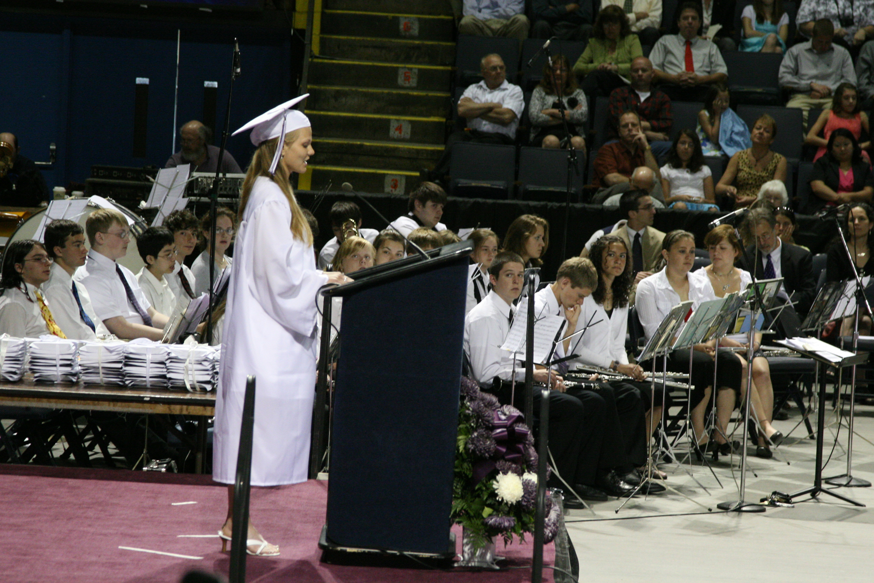 p-dhsgrad2-061009.jpg