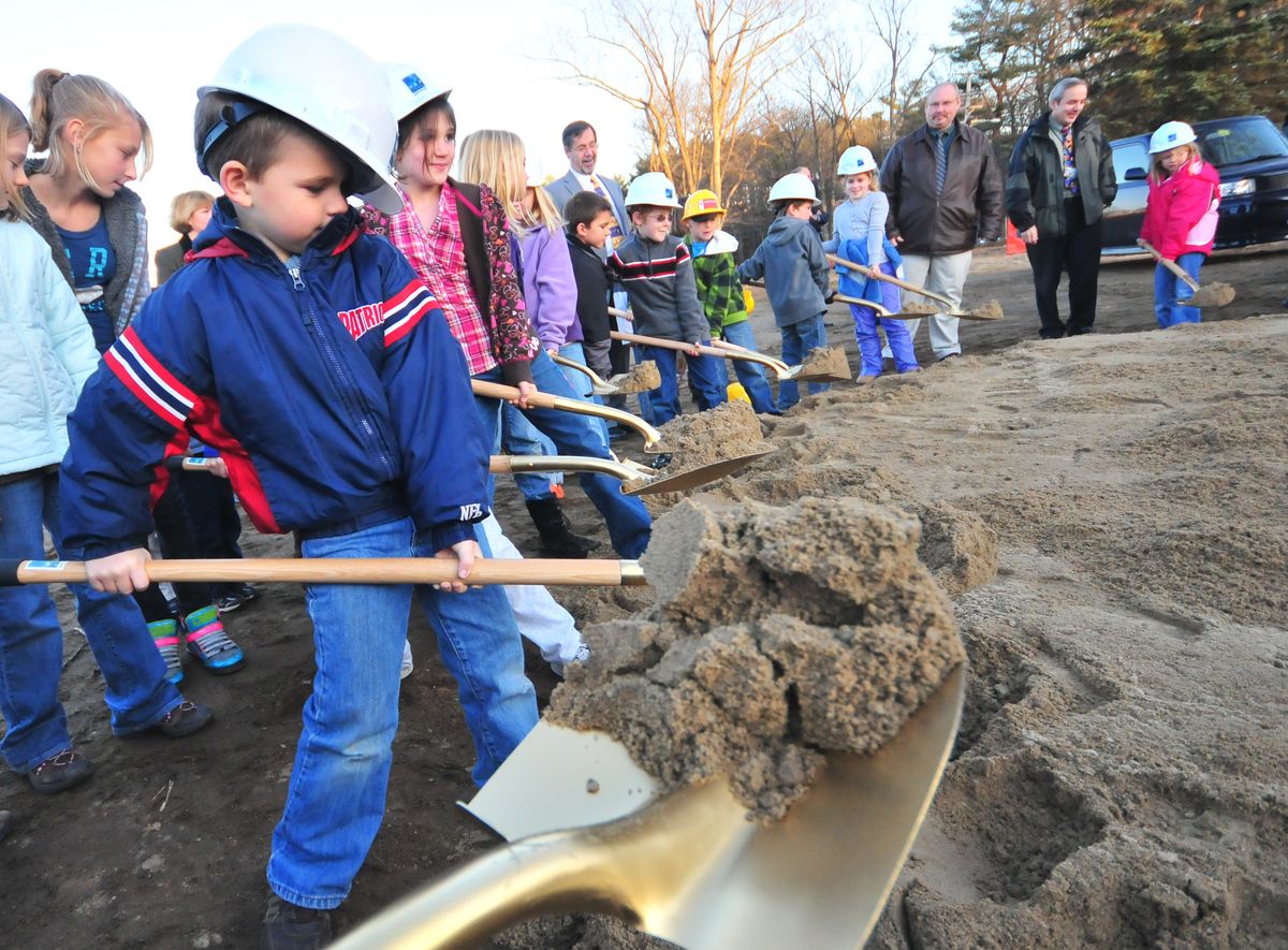 m-brunschoolgroundbreaking-112709.jpg