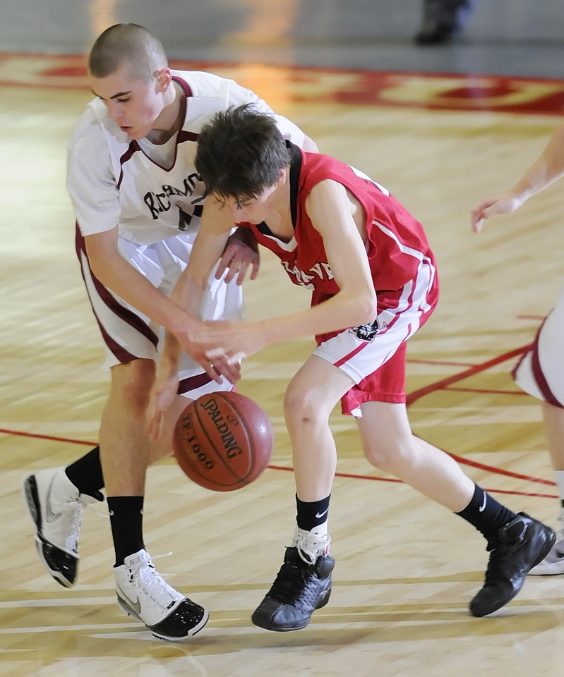 Thomas Carter, left, of Richmond battles for a loose ball with Brian Stanley.