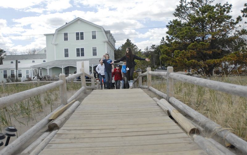 Jinx Bauer of Ferry Beach Ecology School leads a group of Lincoln Middle School seventh-graders onto the beach.