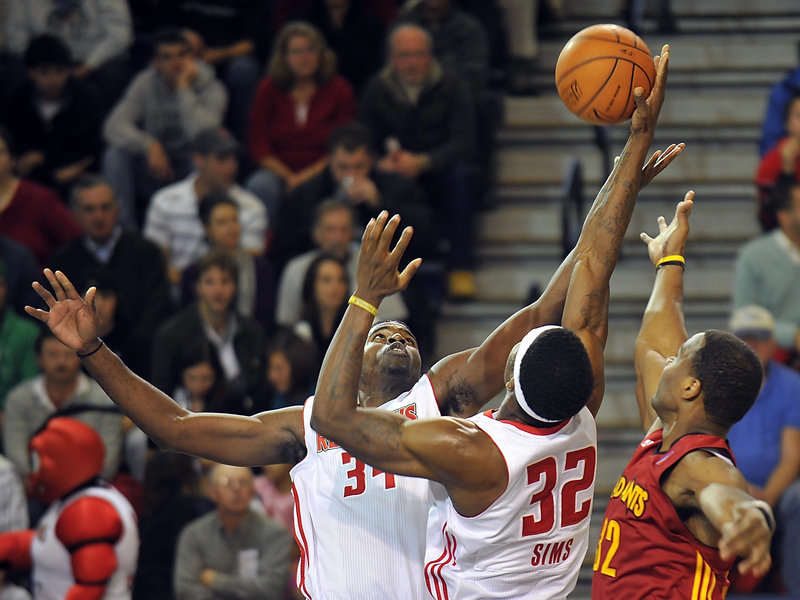 Maine’s Eugene Spates, left, and DeShawn Sims, center, battle with Fort Wayne’s Chris Hunter for a rebound. Maine Coach Austin Ainge was unhappy with the Claws’ first half.