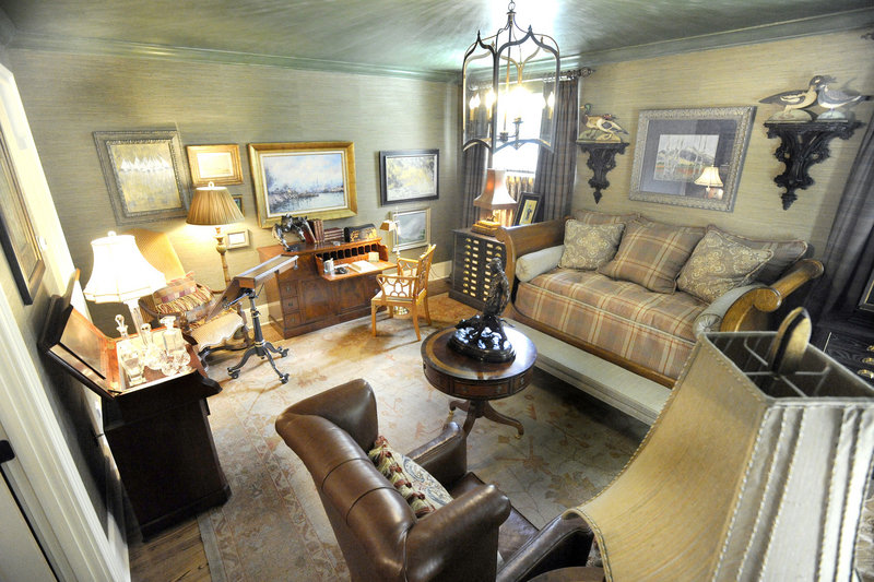 The writer’s study, done by Cape Neddick designers Jerry Rippetoe and Tony Sienicki, features a massive, custom-built daybed with curved wooden arms and ample throw pillows.