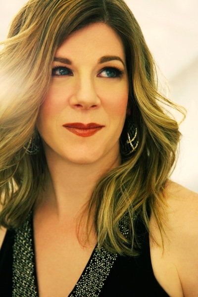 Singer-songwriter Dar Williams is in Brownfield on Saturday.