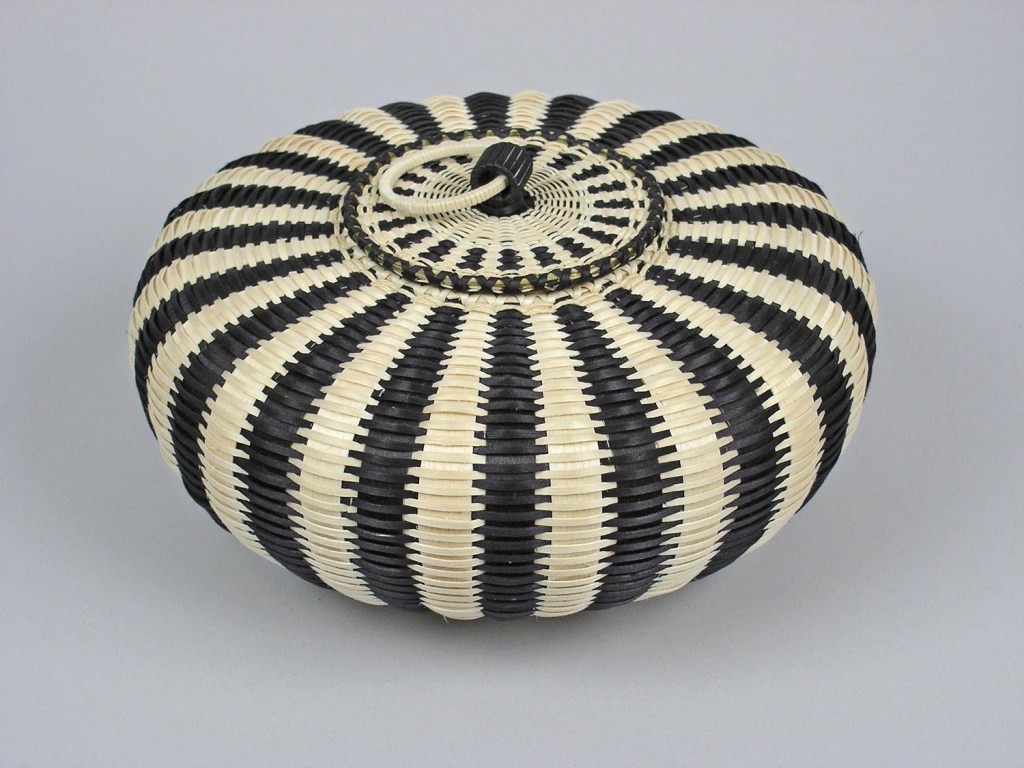 Jeremy Frey (Passamaquoddy Tribe, born 1978), Urchin Basket, 2007, brown ash, sweetgrass, dyes, 4 x 8 inches. 