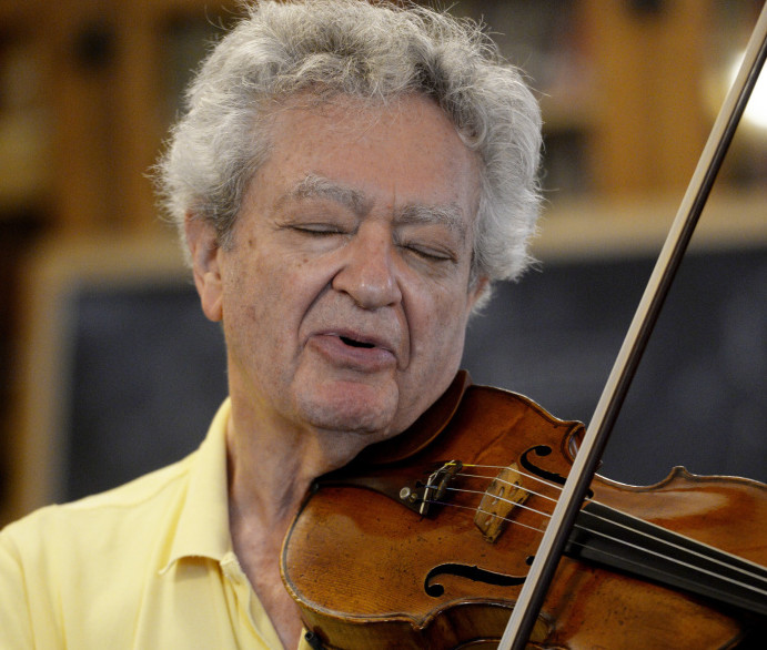 Lewis Kaplan plays the violin while instructing a student in 2014. The Juilliard School senior professor made the Bowdoin International Music Festival a leader in the education and refinement of young musicians from across the globe.