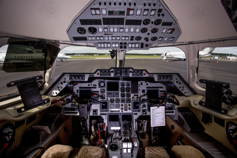 The cockpit of a Hawker 1000.