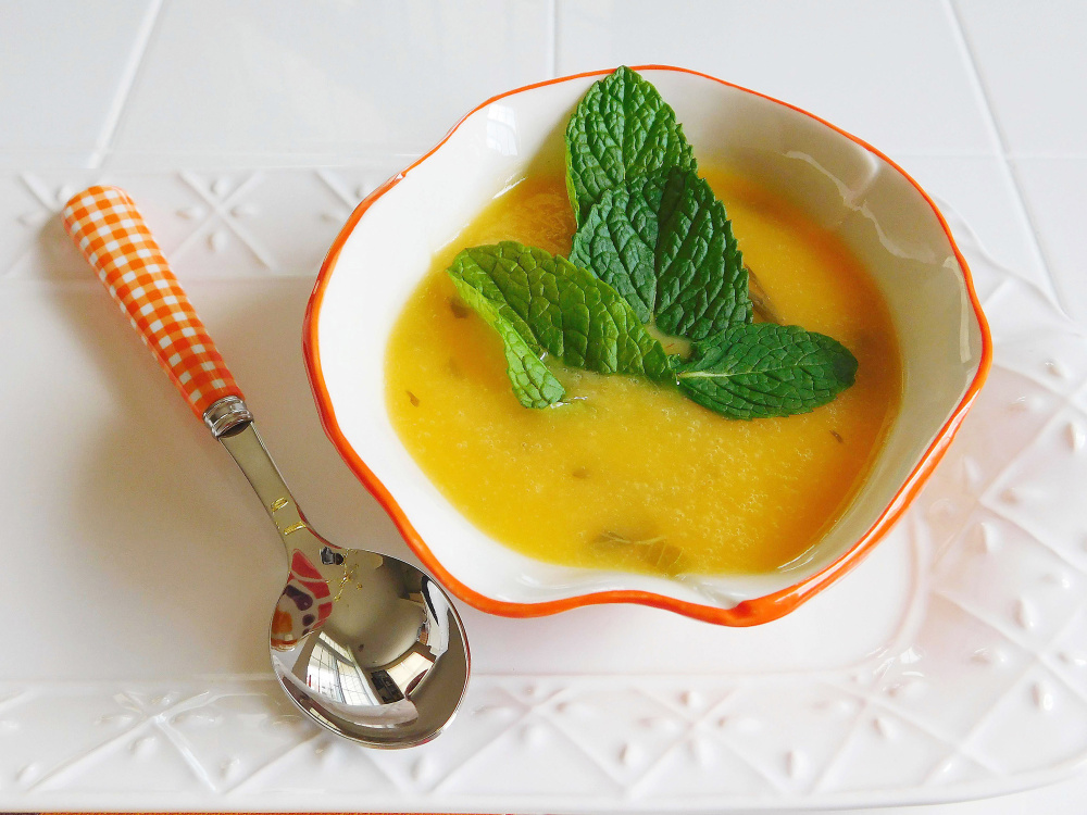 Chilled Minted Peach and Prosecco Soup