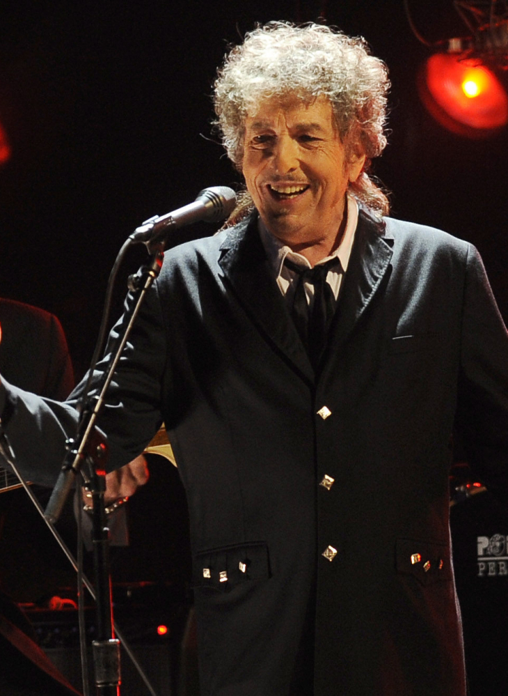 Bob Dylan, who won the 2016 Nobel Prize for literature on Oct. 13, says he “absolutely” wants to attend the award ceremony in December.