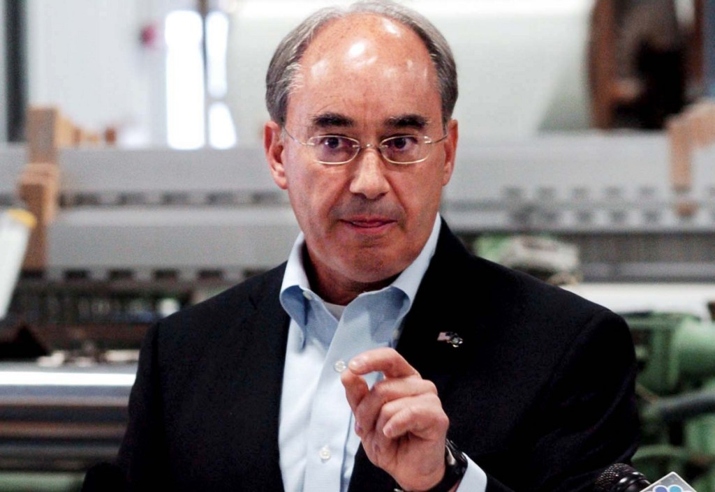 Maine's Second District U.S Rep. Bruce Poliquin talks a good game when it comes to opposing deficit spending, but his votes tell a different story. Apparently the congressman wants to have it both ways.