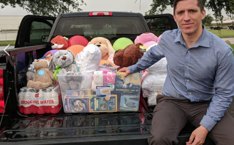 Zak Ringelstein, Democratic candidate for U.S. senator from Maine, tried to deliver toys and books to children being held in detention in McAllen, Texas, on Friday before he was arrested.