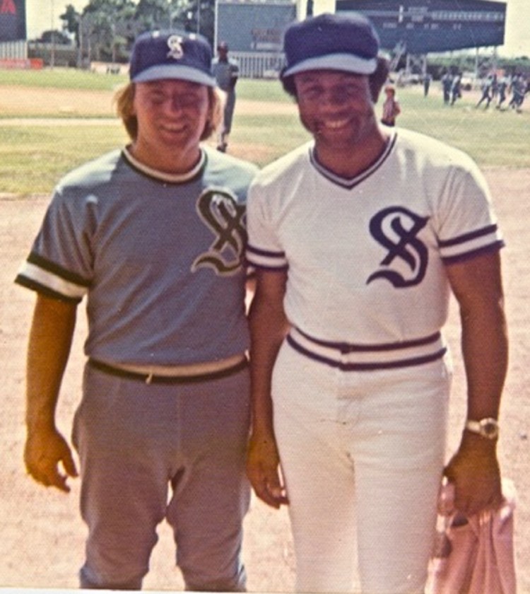 Doug Davis, left, met Frank Robinson during the 1974 season, when Davis played for the Santurce Crabbers and Robinson managed the Puerto Rican Winter League team.