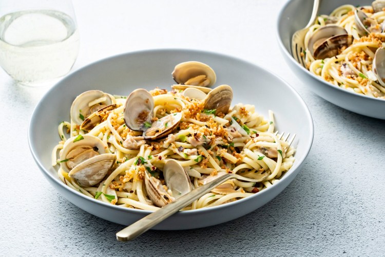 Linguine alle Vongole (Linguine with Clams)