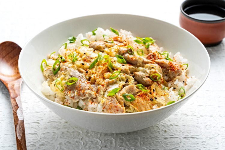 Oyakodon (Japanese Chicken and Egg Rice Bowl)